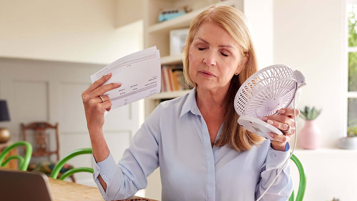 Bufeuri intense la menopauză, risc crescut de boli de inimă